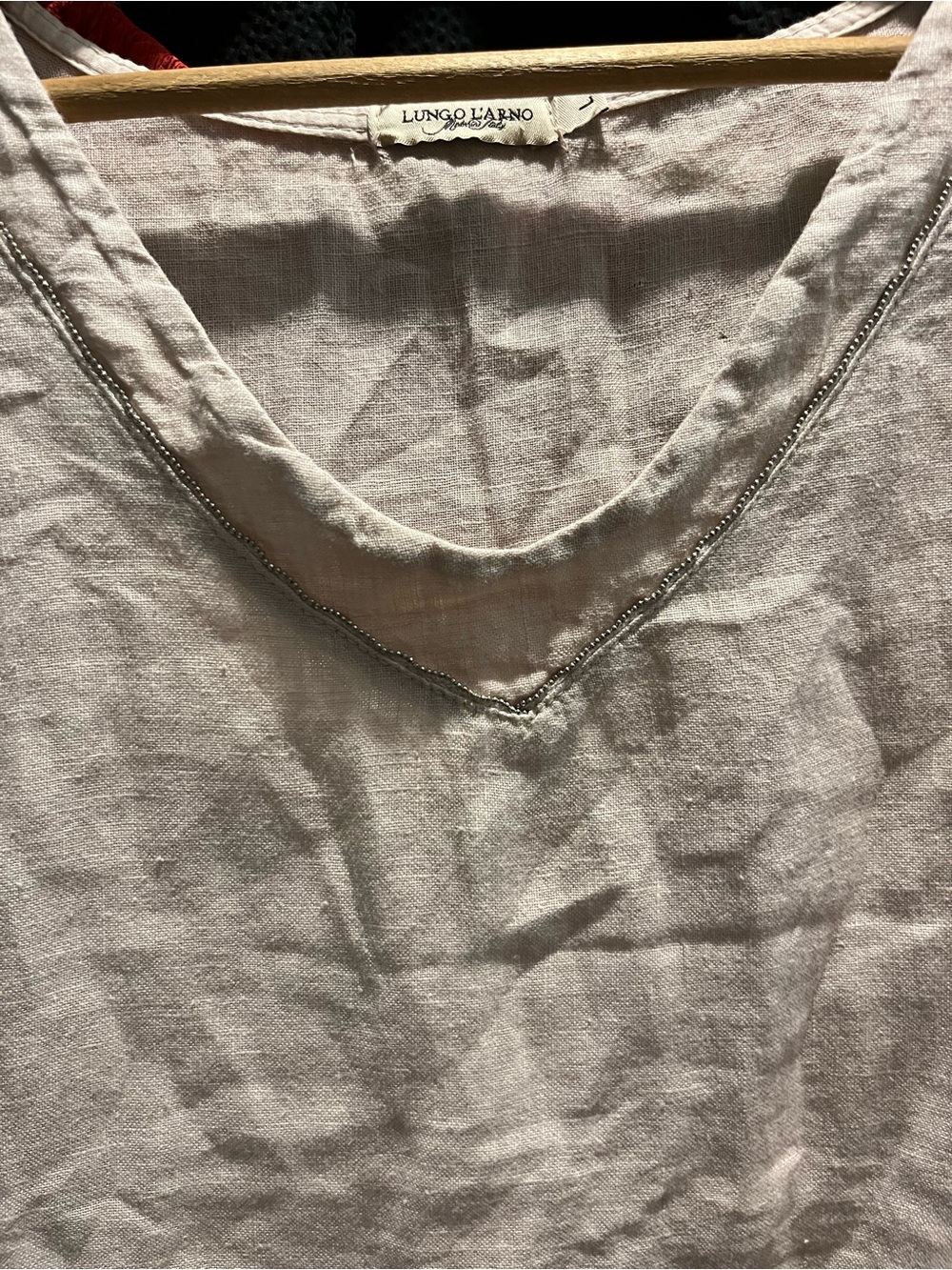 Lungo L'Arno Linen V-Neck with Side Stretch Panels and Metallic Neckline Detail